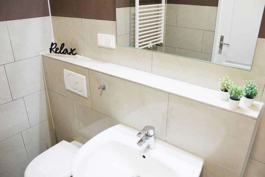 Secret Hideaways Wood Lodge Mit Kinderzimmer Messe L City L Flughafen L Hbf Duisburgo Exterior foto